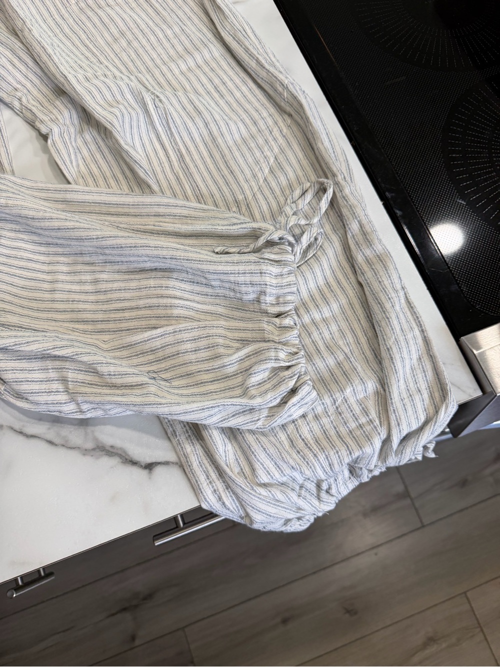 ME Makeover Essentials Light Gray & White Striped Joggers - Picture 3 of 4